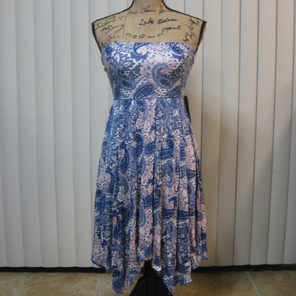 Express Dresses & Skirts - NWT Express paisley handkerchief hem dress XS